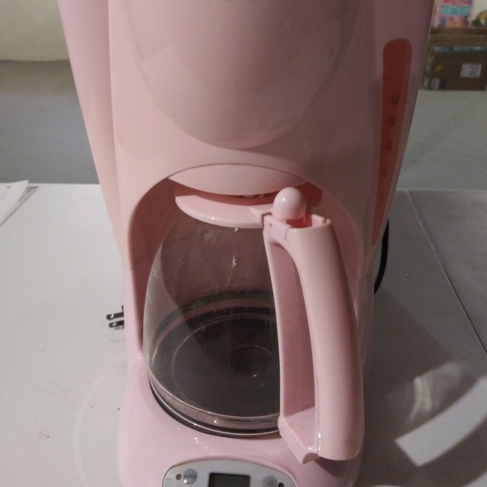 Cooks "Rare" Pink Coffee Maker